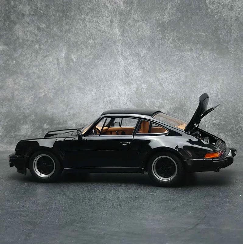 AUTOart 1:18 Porsche 911 (930) Turbo 3.0 Diecast Model Car