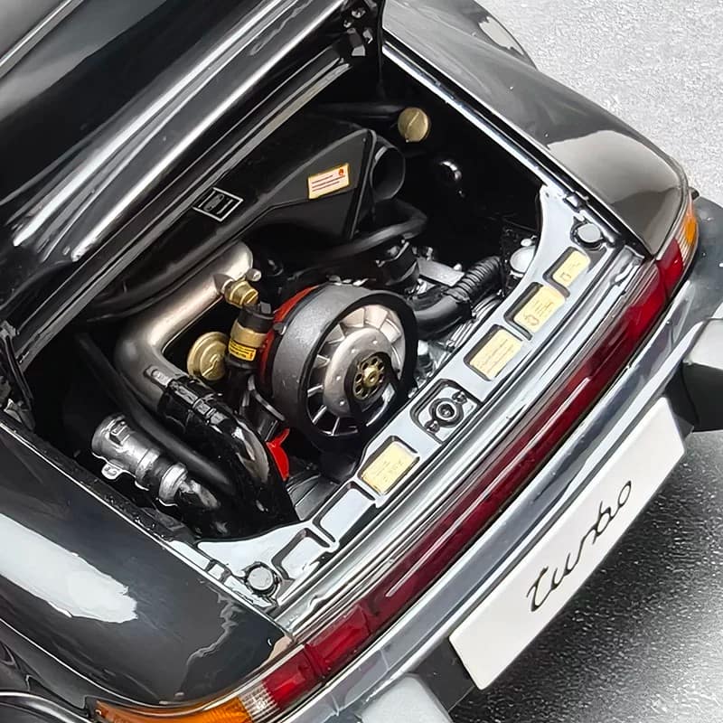 AUTOart 1:18 Porsche 911 (930) Turbo 3.0 Diecast Model Car