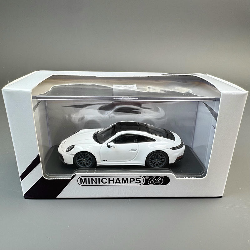 Minichamps 1:64 Porsche 911 GTS Diecast Car