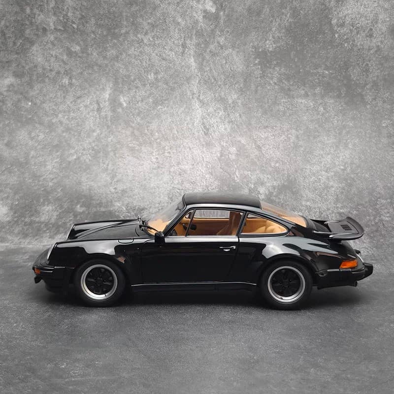 AUTOart 1:18 Porsche 911 (930) Turbo 3.0 Diecast Model Car