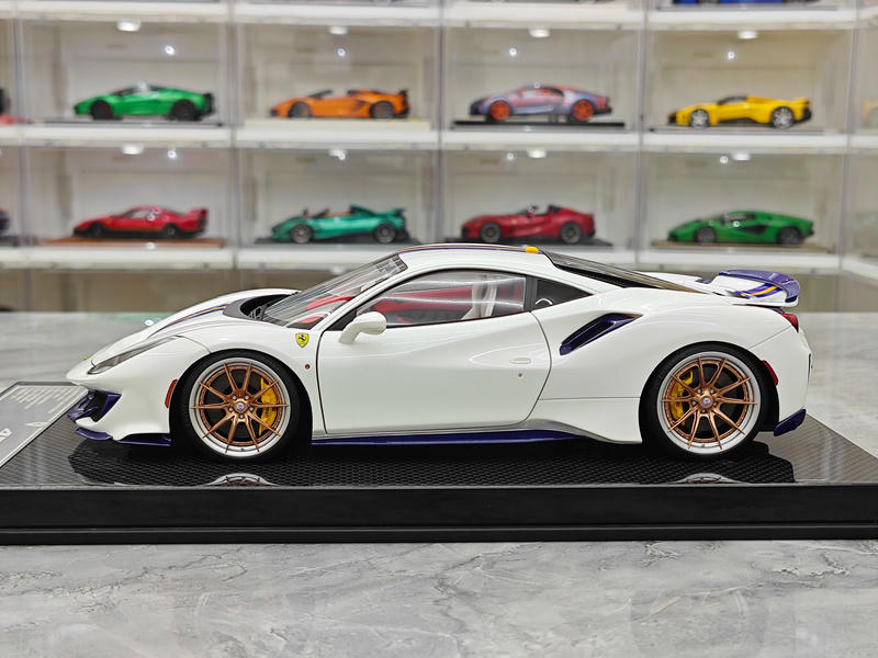 Dino Model 1:18 Ferrari 488 Pista Resin (Fully Open) Model