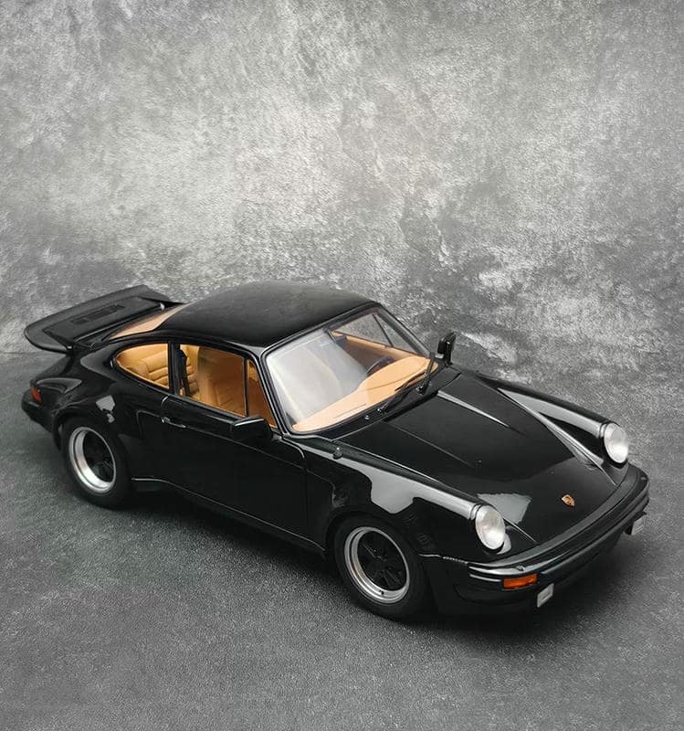 AUTOart 1:18 Porsche 911 (930) Turbo 3.0 Diecast Model Car