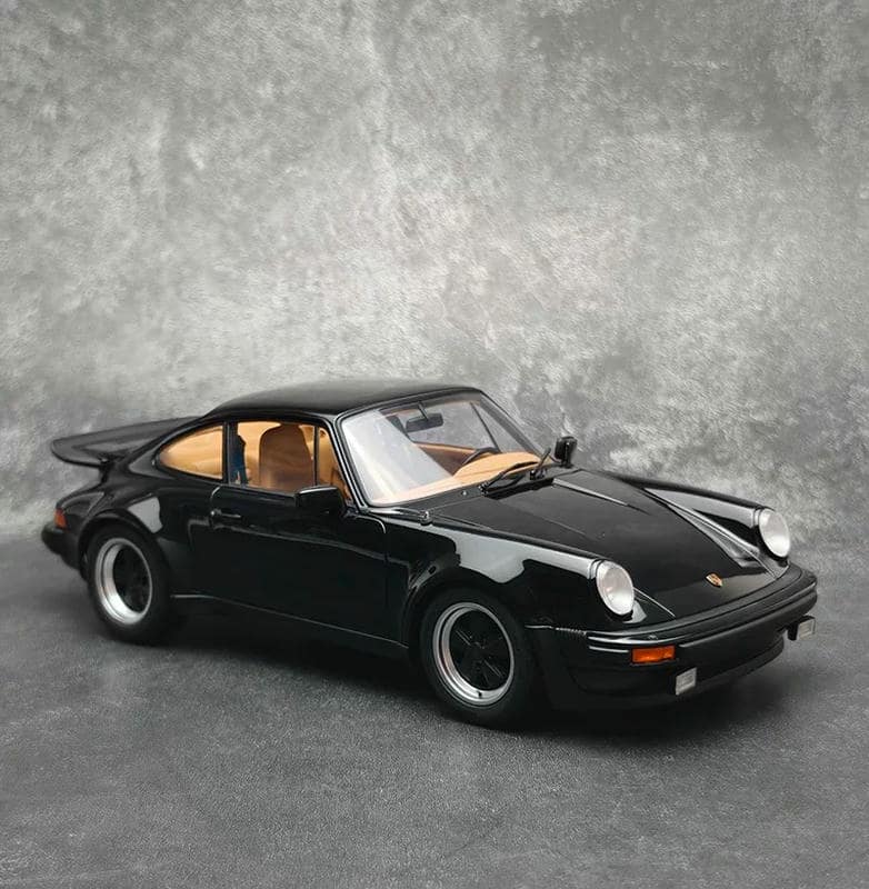 AUTOart 1:18 Porsche 911 (930) Turbo 3.0 Diecast Model Car