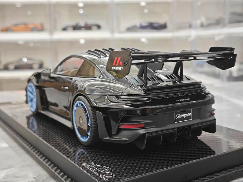 VIP Model 1:18 Porsche 911 GT3 RS Manthey Racing Resin Model
