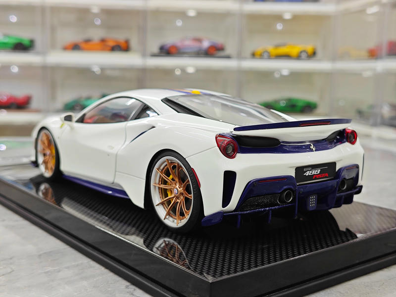 Dino Model 1:18 Ferrari 488 Pista Resin (Fully Open) Model