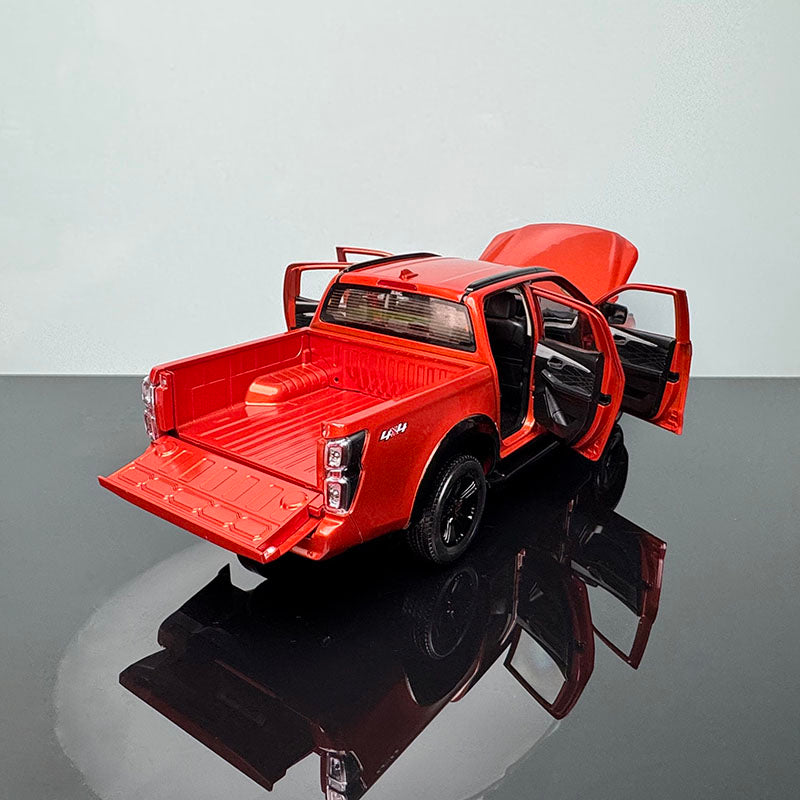 Isuzu Pickup Truck 1:18 Diecast Model – Interactive Collectible
