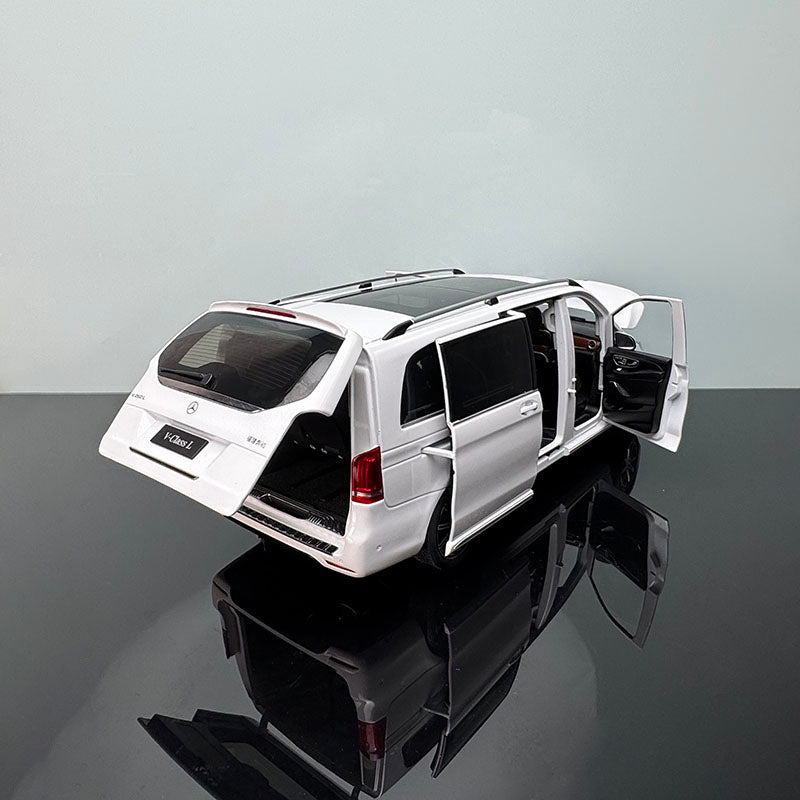 Mercedes-Benz V-Class V260 Diecast Model – 1:18 Scale Collectible