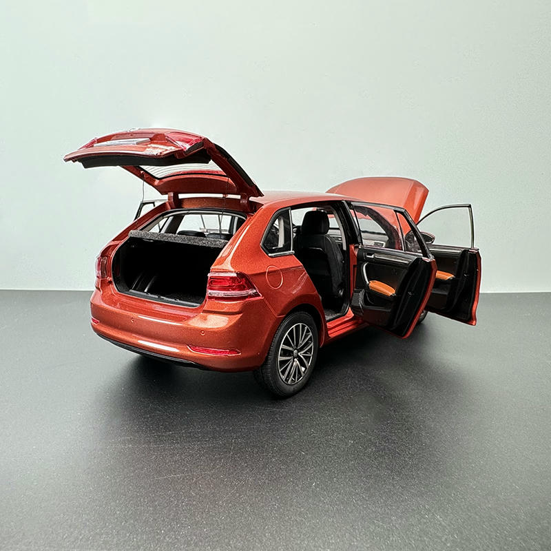 SAIC Volkswagen Gran Santana 1:18 Scale Model