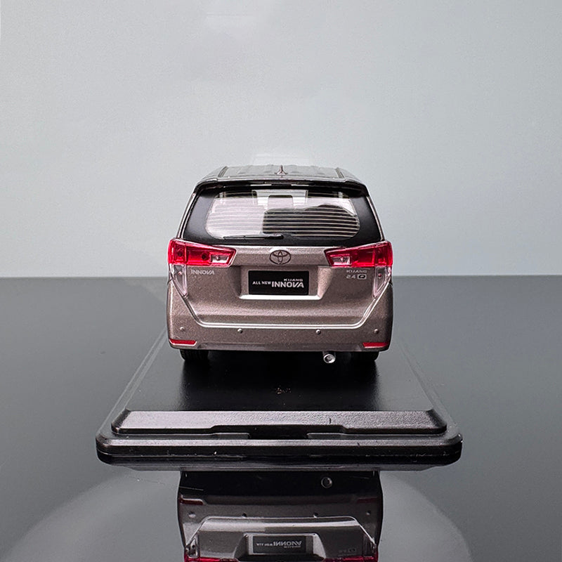 Toyota INNOVA MPV 1:32 Diecast Model – Premium Closed Body Collectible