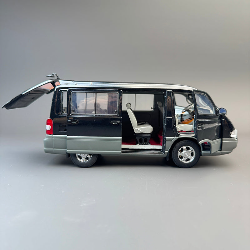 Original 1:24 Mercedes-Benz MB100 Business Van Alloy Model
