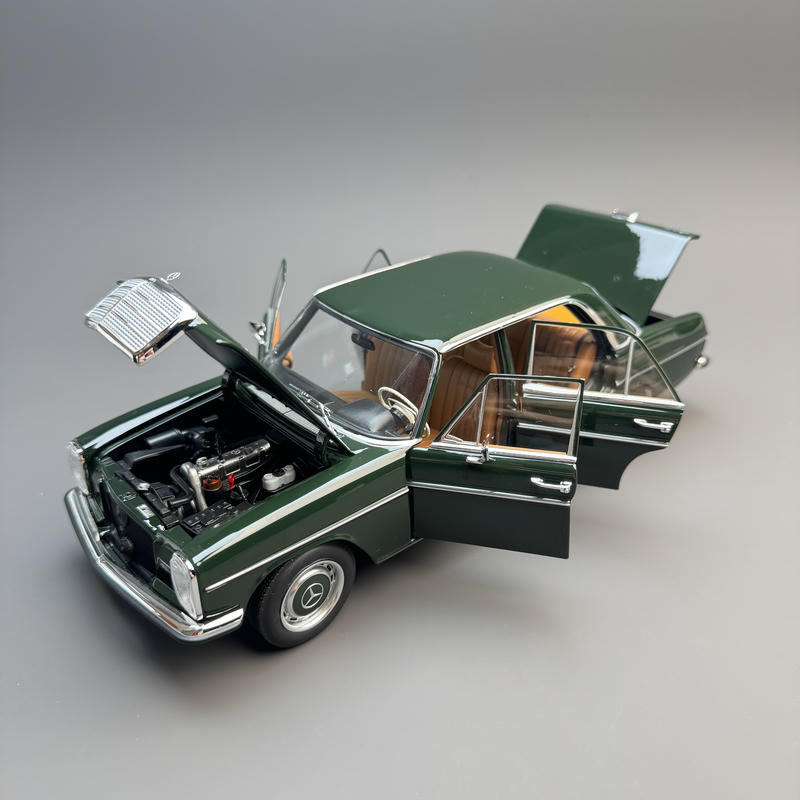 Norev Mercedes-Benz 200 W115 1968 1:18 Diecast Model Car – Green