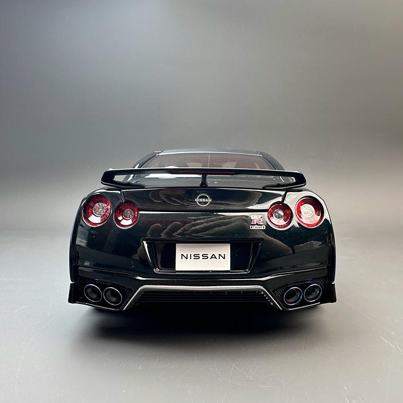 MotorHelix 1:18 Nissan GT-R R35 Diecast Model Car – Midnight Purple