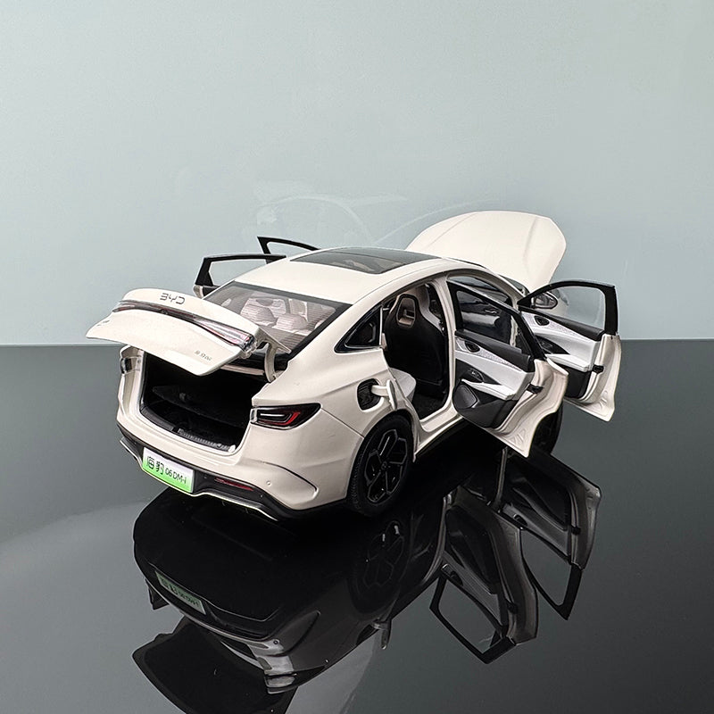 BYD Seal EV 1:18 Diecast Model – Premium Interactive Collectible