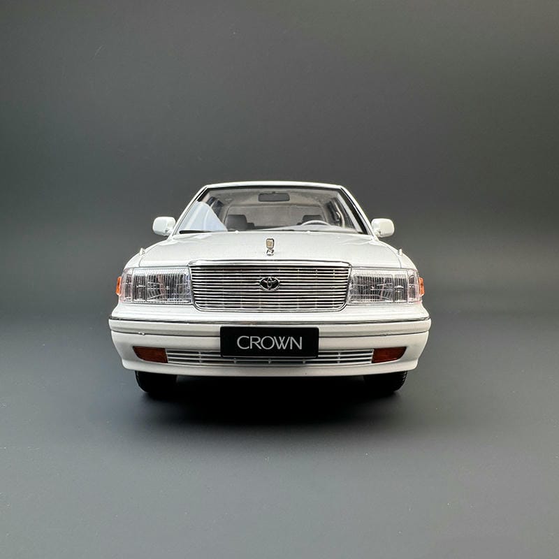 1:18 Scale Toyota Crown 155 Diecast Model Car – Alloy Build with Opening Doors, Hood, Trunk &amp; Functional Steering