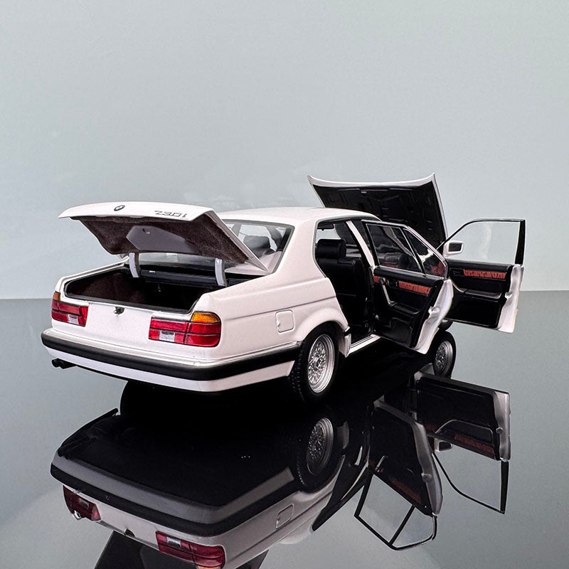 BMW 7 Series 730i (E32) 1986 Diecast Model – 1:18 Scale Classic Collectible by Mini Cut  White