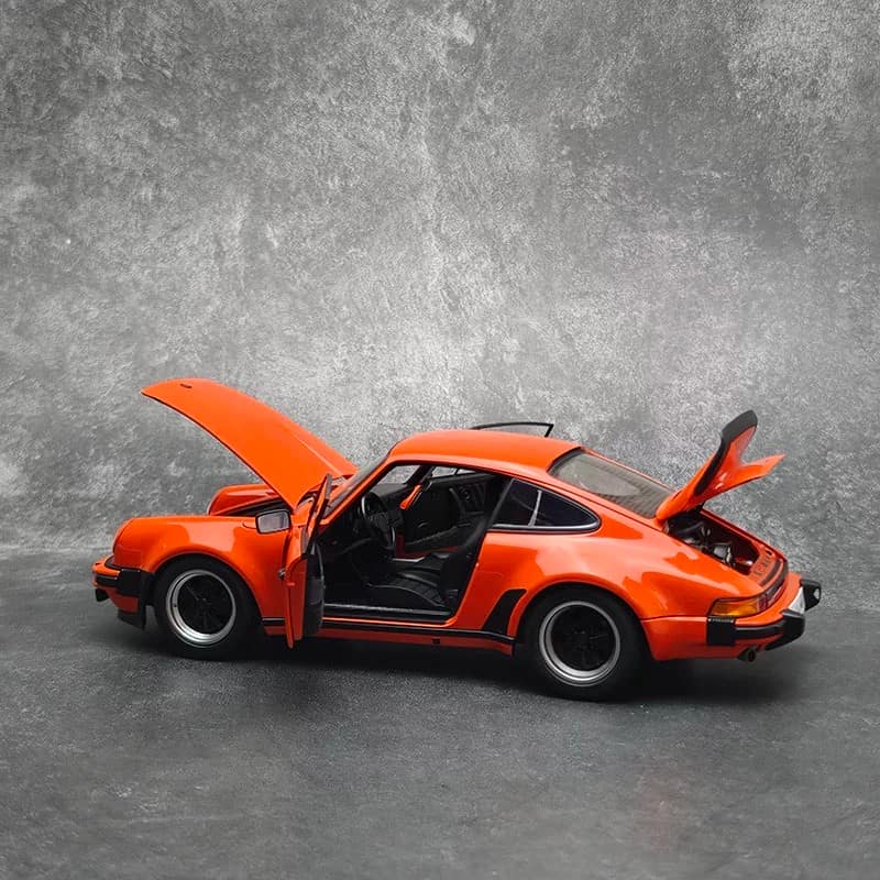 AUTOart 1:18 Porsche 911 (930) Turbo 3.0 Diecast Model Car
