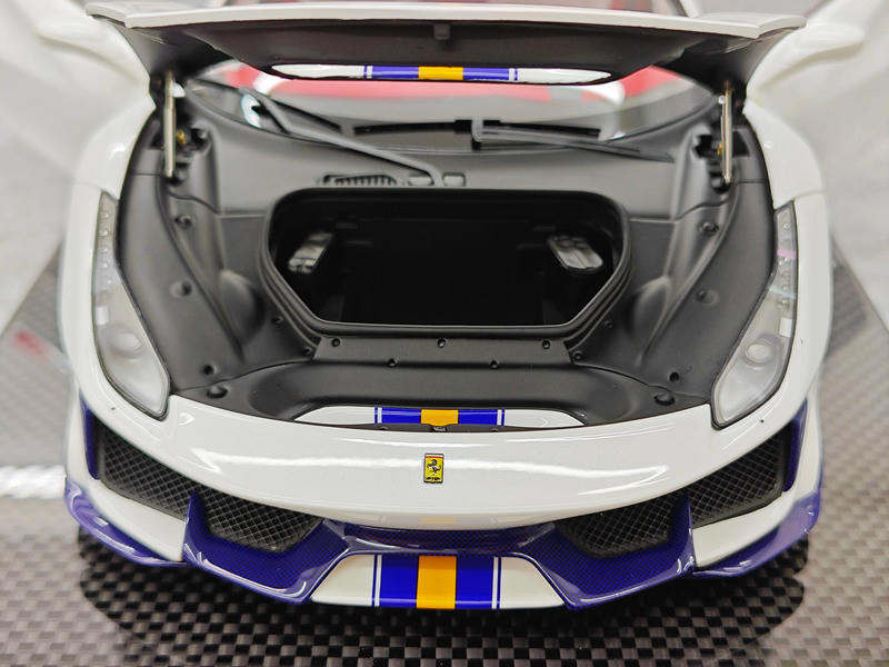 Dino Model 1:18 Ferrari 488 Pista Resin (Fully Open) Model