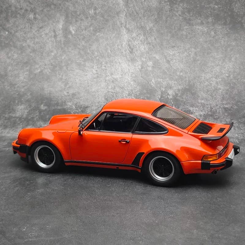 AUTOart 1:18 Porsche 911 (930) Turbo 3.0 Diecast Model Car