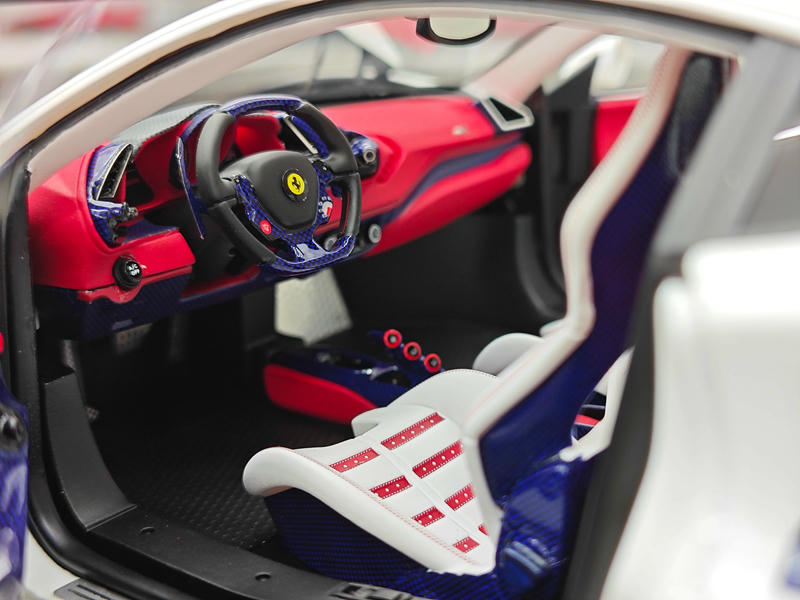 Dino Model 1:18 Ferrari 488 Pista Resin (Fully Open) Model