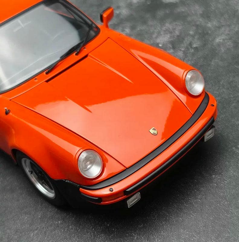 AUTOart 1:18 Porsche 911 (930) Turbo 3.0 Diecast Model Car