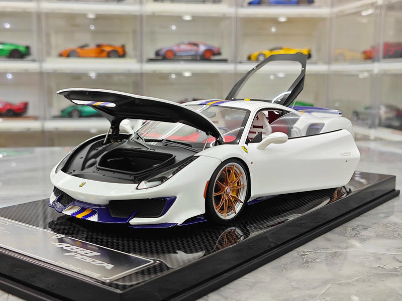 Dino Model 1:18 Ferrari 488 Pista Resin (Fully Open) Model