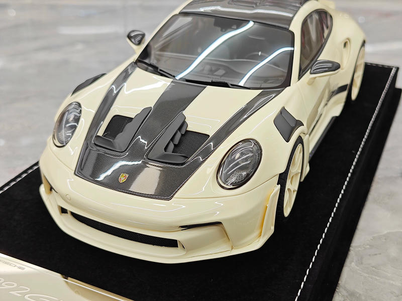 HH Model Porsche 992.1 GT3 RS 1:18 Resin Model Car