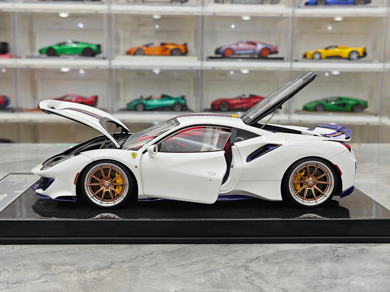Dino Model 1:18 Ferrari 488 Pista Resin (Fully Open) Model