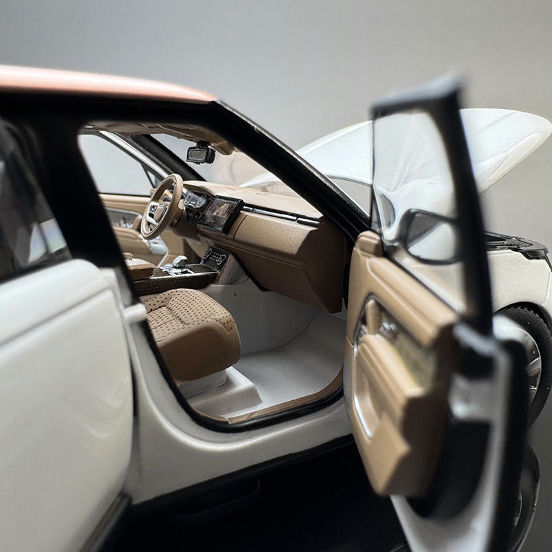 LCD Model 1:43 Range Rover SV Autobiography LWB Alloy Diecast Model