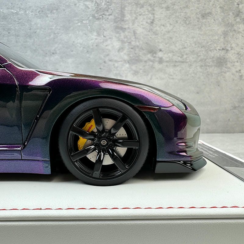 IVY Nissan R35 Wagon 1:18 Resin Model Car