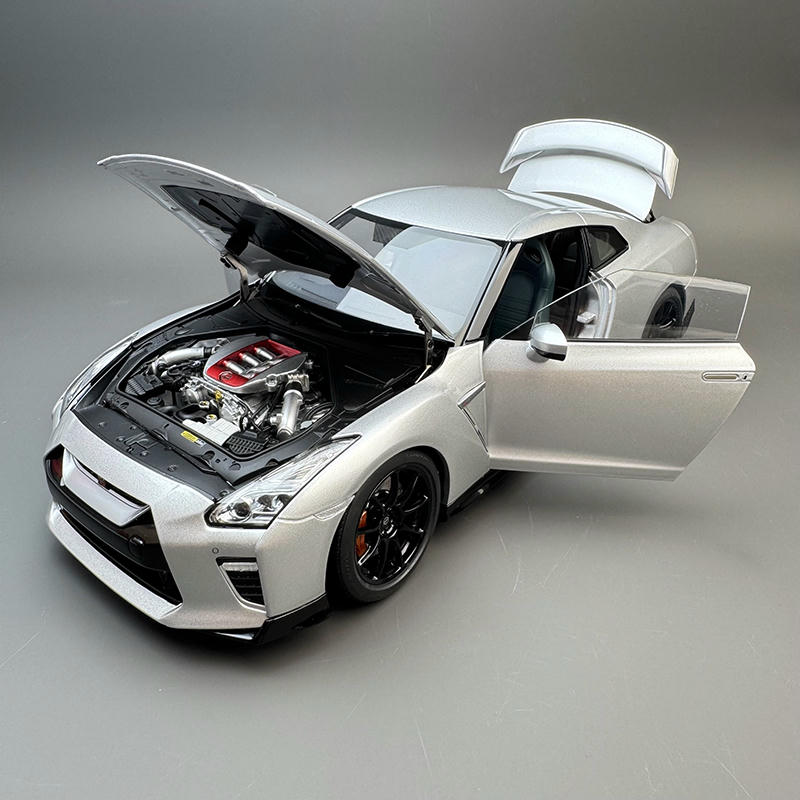 MotorHelix 1:18 Nissan GT-R (R35) Track Edition – YX car model