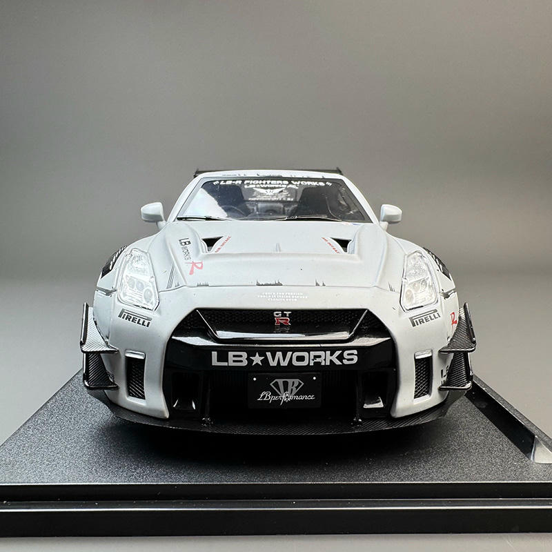 voiture 1/18. Autoart Nissan GT-R35 voiture 1/18. Autoart Nissan GT-R35