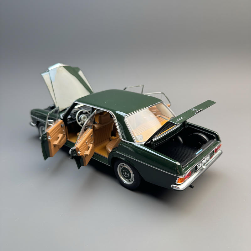 Norev Mercedes-Benz 200 W115 1968 1:18 Diecast Model Car – Green