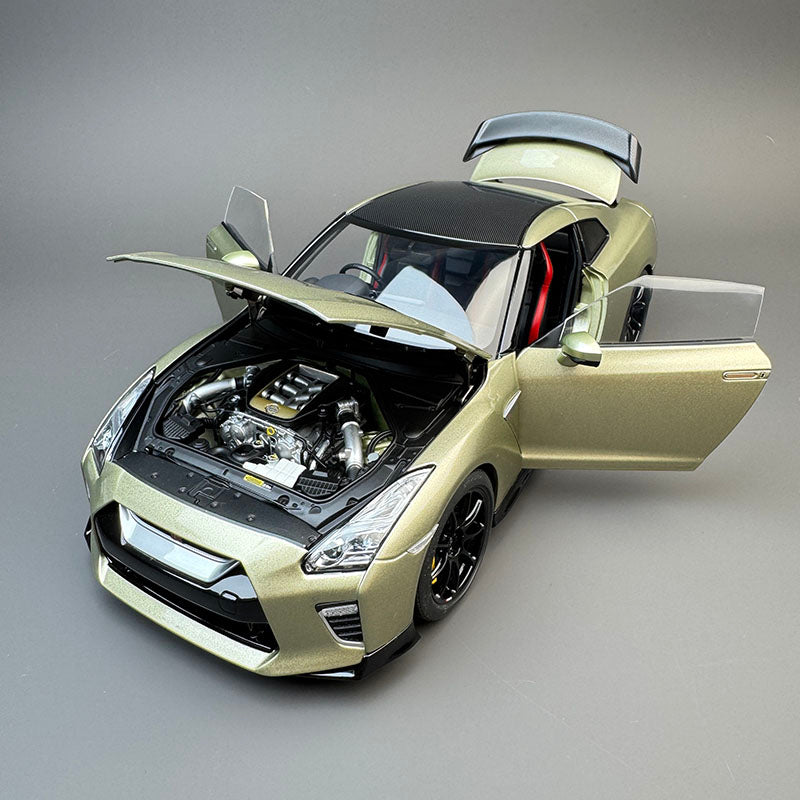 MotorHelix 1:18 Nissan R35 GT-R Diecast Car — Emerald Green