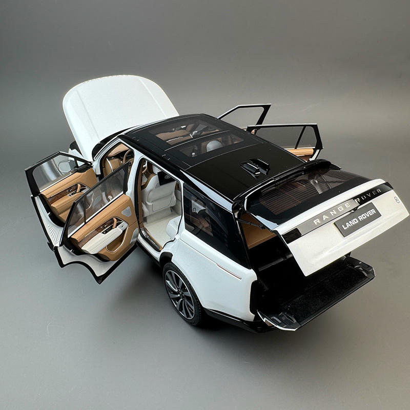 LCD 1:18 Land Rover Range Rover SV 2022 Long Wheelbase Diecast Car