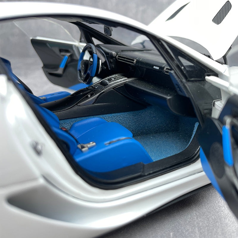 Lexus LFA 1:18 Die-Cast Alloy Model (Pop-Up Spoiler Edition – Collector Display)