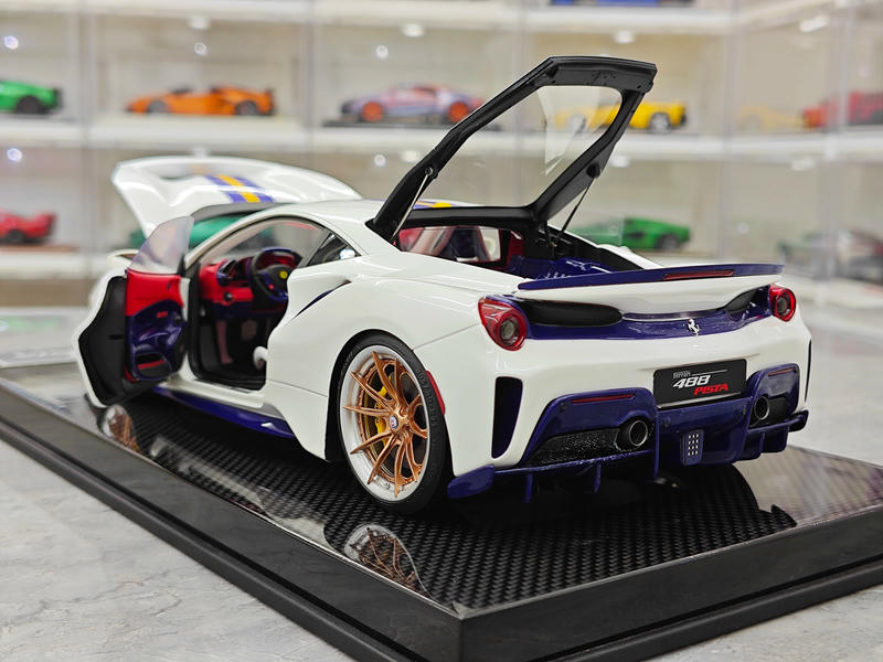 Dino Model 1:18 Ferrari 488 Pista Resin (Fully Open) Model