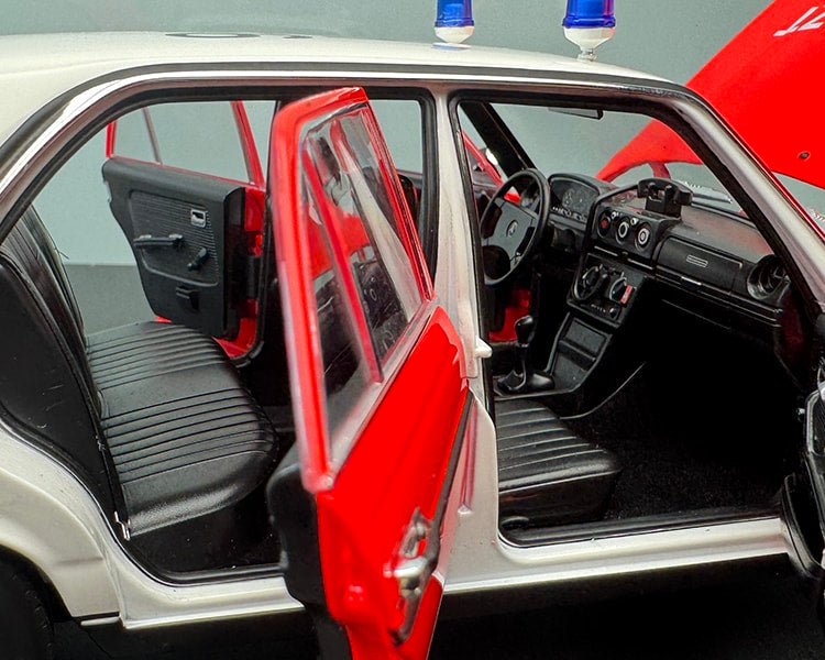 Norev 1:18 Scale Benz 200 (W123) Red & White Emergency Ambulance 183834 –  Diecast Model Collection