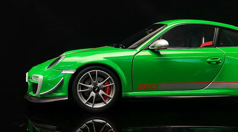 AUTOart 1:18 Porsche 911 GT3 RS 4.0 Diecast Model Car – Green