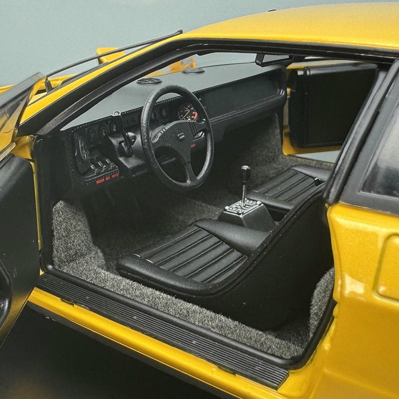 Kyosho 1:18 Lamborghini Urraco Rally Diecast Model – Collectible Replica