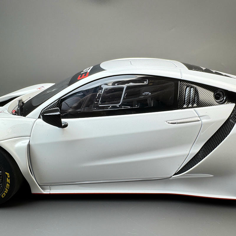 AUTOart 1:18 Honda NSX GT3 Diecast Car- White