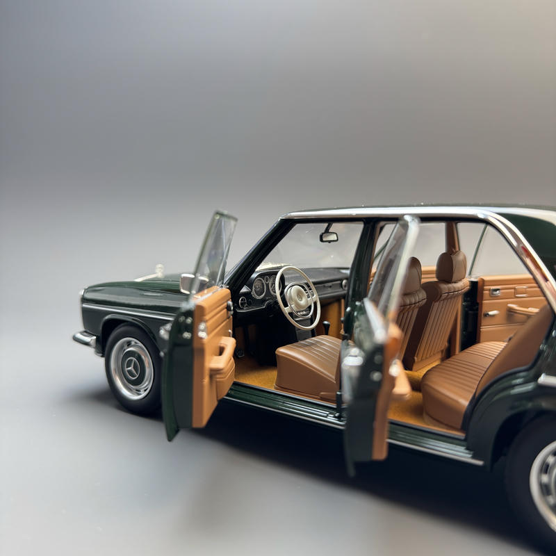 Norev Mercedes-Benz 200 W115 1968 1:18 Diecast Model Car – Green