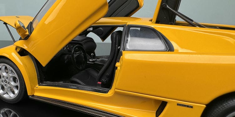 Lamborghini Diablo SV-R Diecast Model – 1:18 Scale Collectible (Black, Yellow, Blue, White)