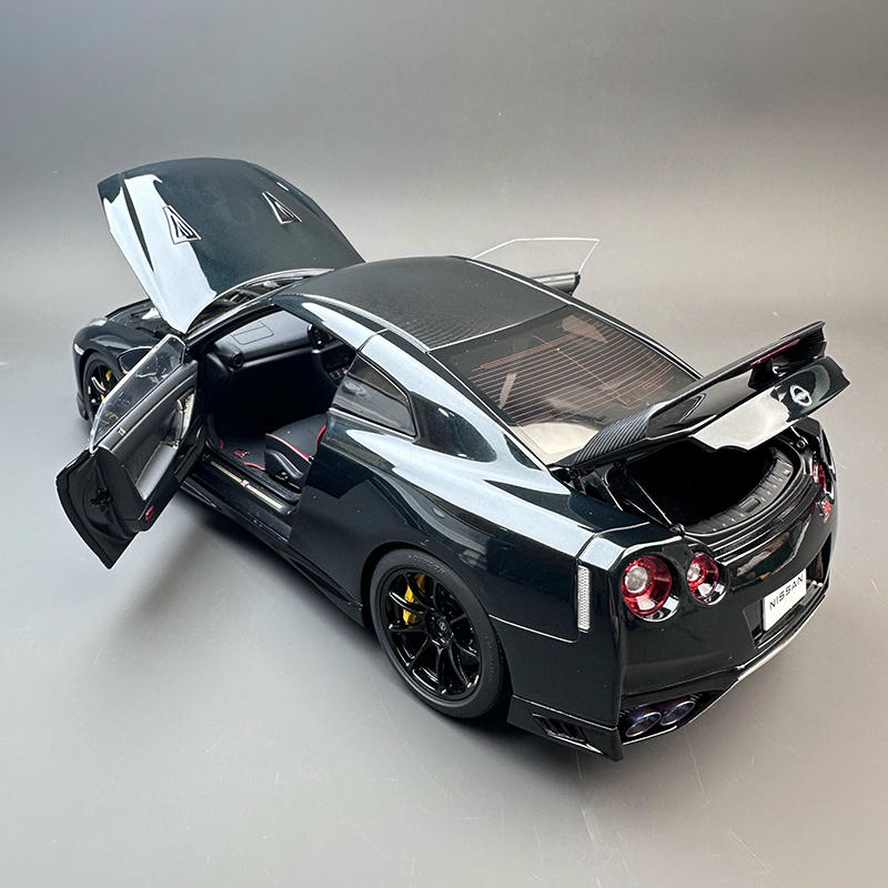 MotorHelix 1:18 Nissan GT-R R35 Diecast Model Car – Midnight Purple