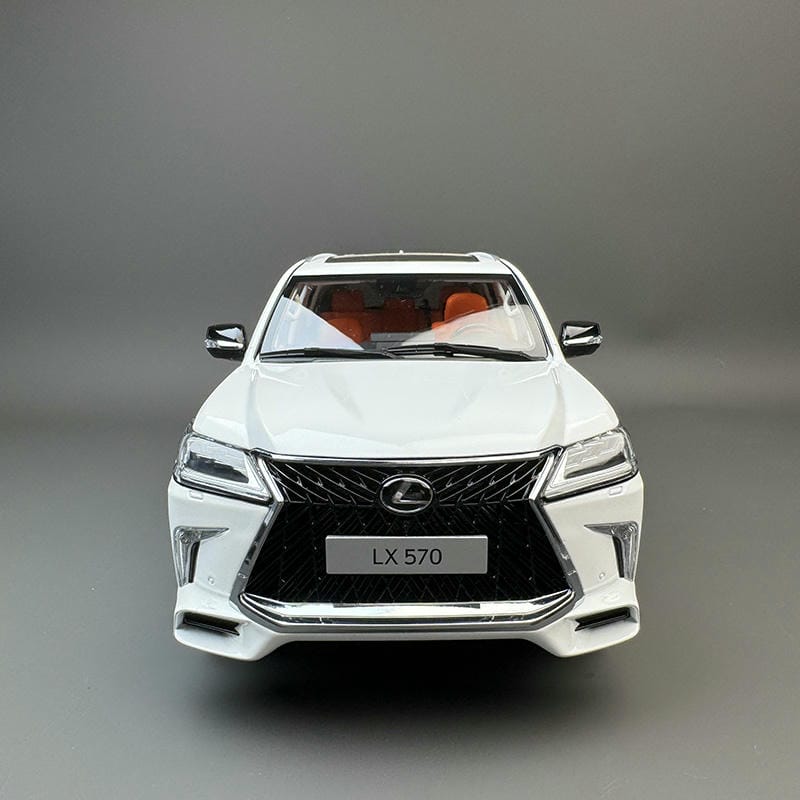 LCD 1:18 Lexus LX570