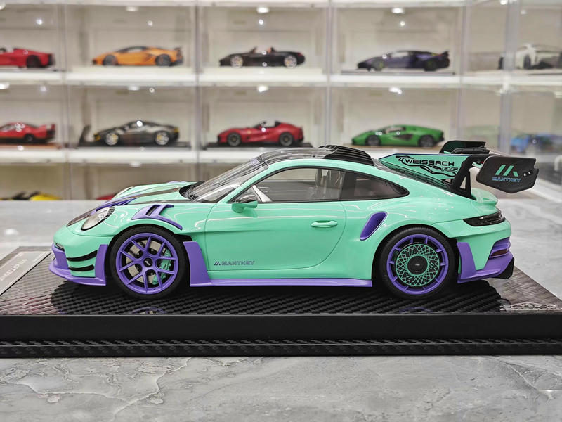 VIP Model 1:18 Porsche 911 GT3 RS Manthey Racing Resin Model