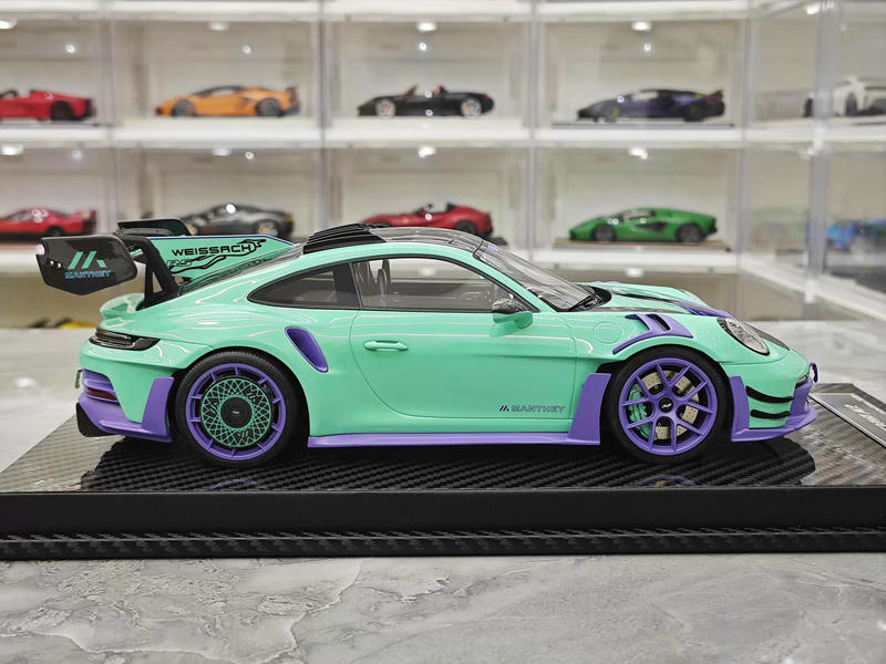 VIP Model 1:18 Porsche 911 GT3 RS Manthey Racing Resin Model