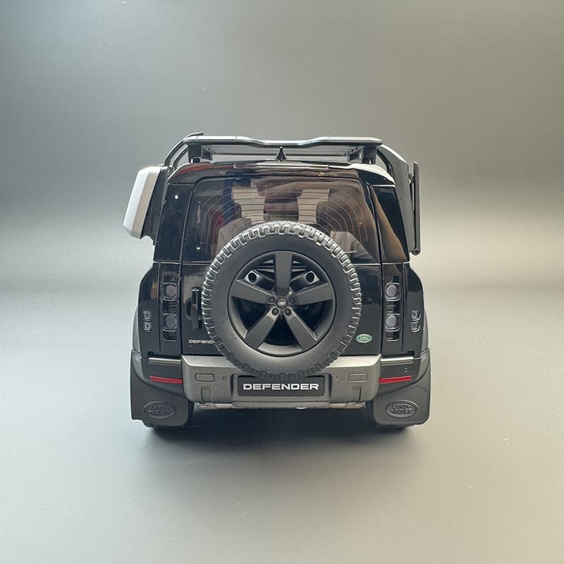 Almost Real Land Rover Defender 90 1:18 Alloy Diecast Model Car