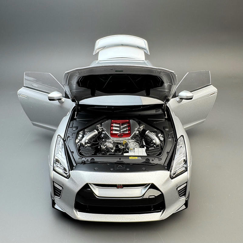 MotorHelix 1:18 Nissan GT-R (R35) Track Edition – YX car model