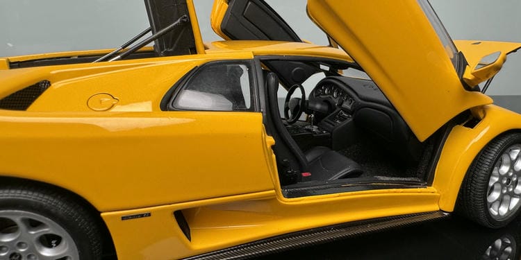 Lamborghini Diablo SV-R Diecast Model – 1:18 Scale Collectible (Black, Yellow, Blue, White)