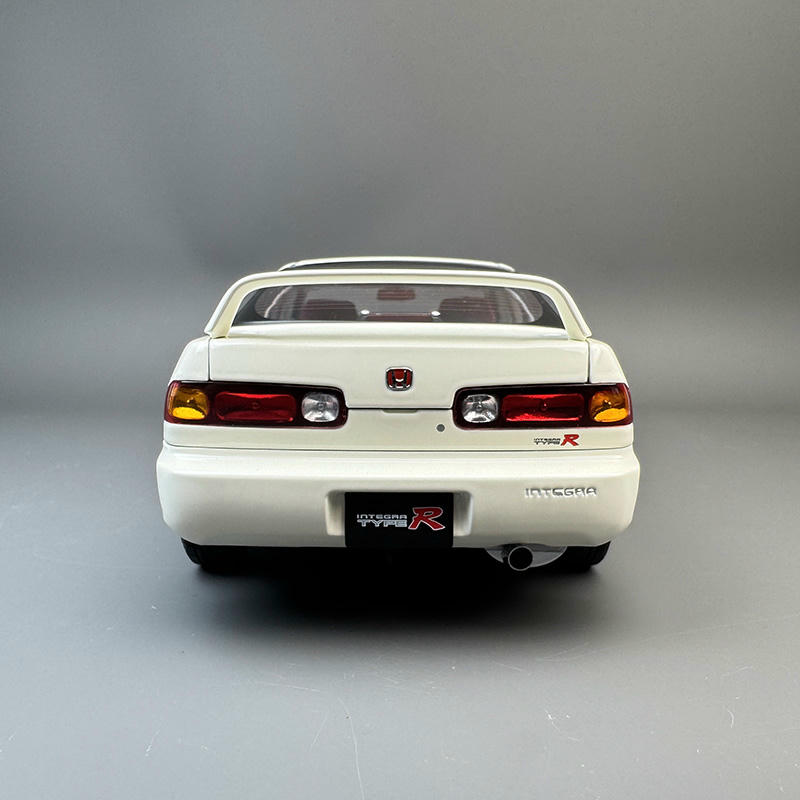 MotorHelix 1:18 Honda Integra Type-R DC2 Diecast Car